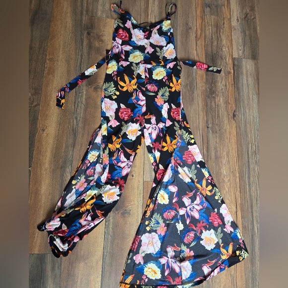 Guess Slit Tie Leg Floral Guess Romper - Picture 2 of 10